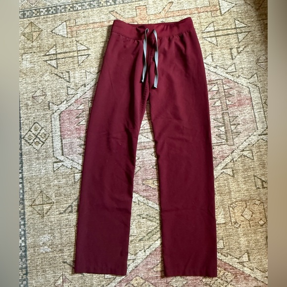 Figs Burgundy Scrub top and bottom - Picture 9 of 9